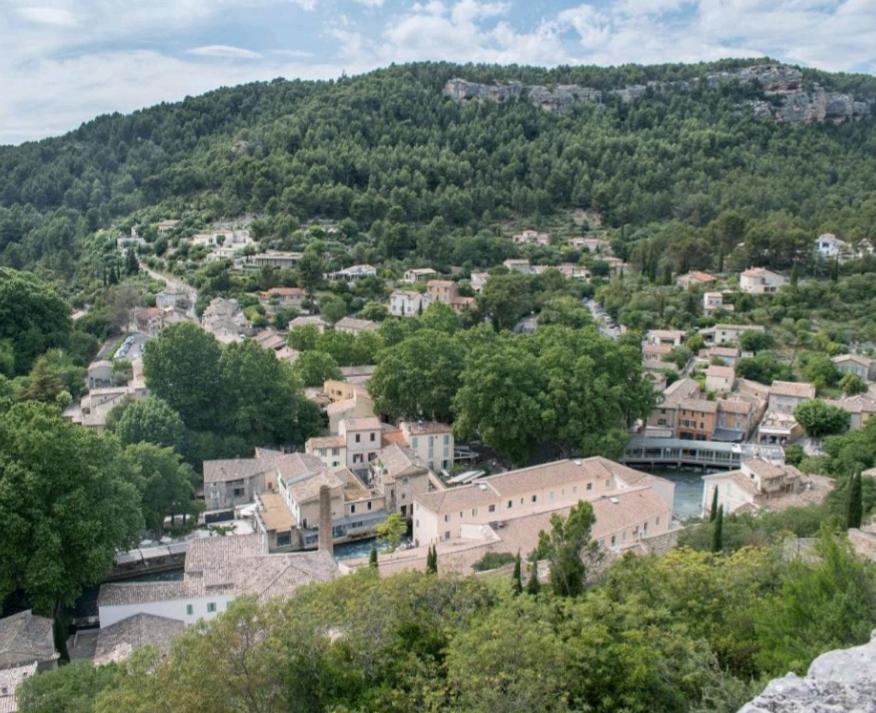 Vue Panoramique Sur Le Chateau,Montagne Et Grottes Fontaine-de-Vaucluse Buitenkant foto